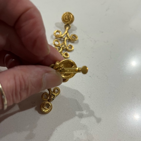 Vintage Gold Tone Rope Twist Dangle Drop Clip on Earrings 2 5/8”, EUC - Picture 8 of 13